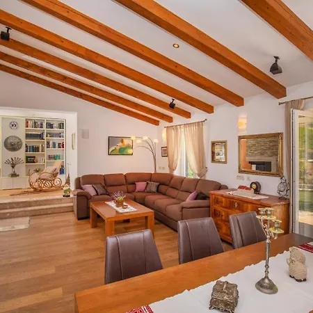 Villa Olive By Guide *