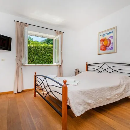 Villa Olive By Guide